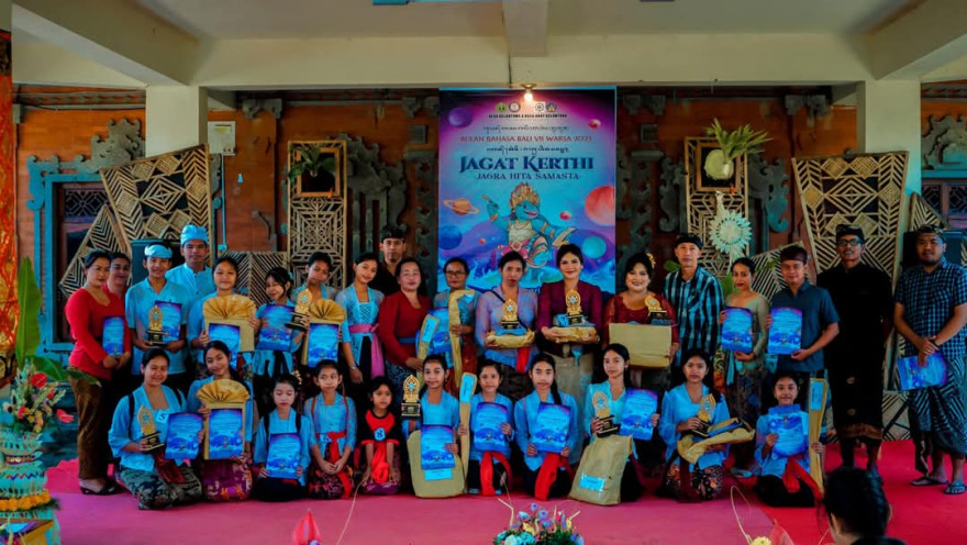 BULAN BAHASA BALI DESA DINAS DAN DESA ADAT GELUNTUNG WARSA 2025